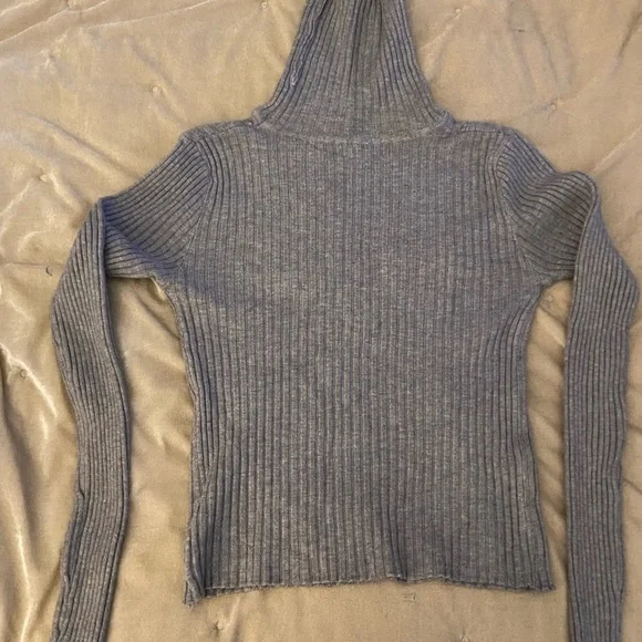 Gray Ribbed Turtleneck Sweater - Picture 1 of 2